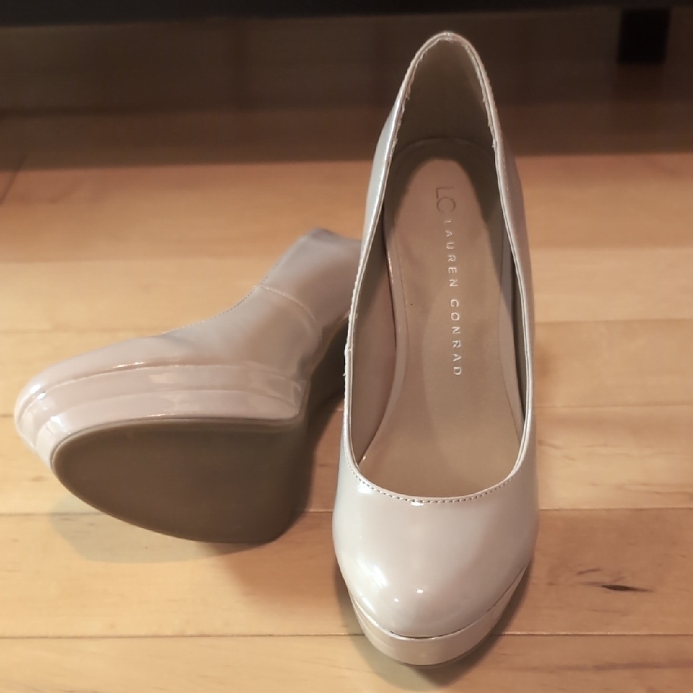 Women's Nude Heels - Picture 3 of 7